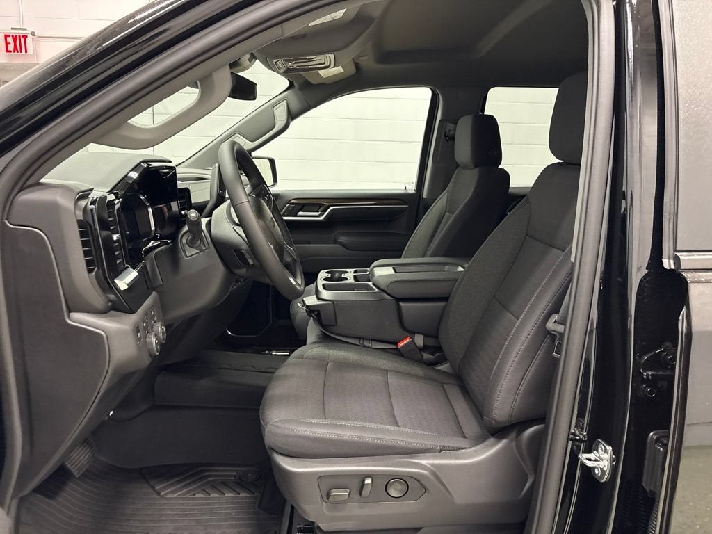 2026 Chevrolet Silverado 1500 RST Crew Cab Short Box 4WD