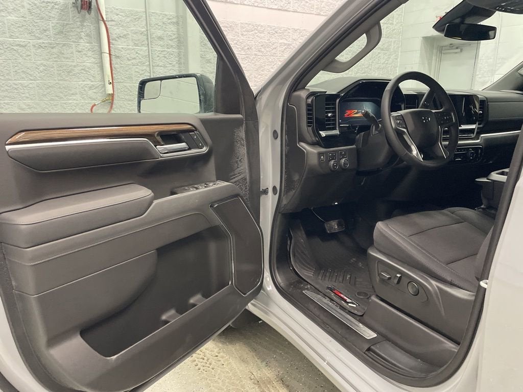 2025 Chevrolet Silverado 1500 RST Crew Cab Short Box 4WD