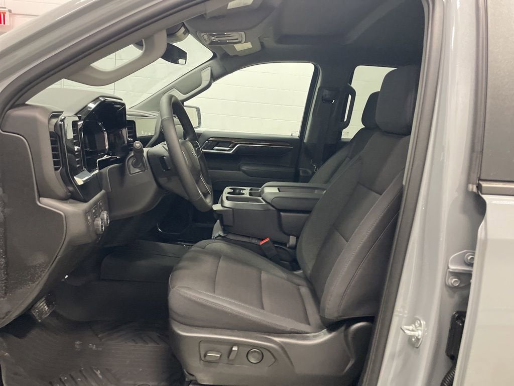 2025 Chevrolet Silverado 1500 RST Crew Cab Short Box 4WD