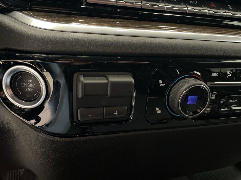 2025 Chevrolet Silverado 1500 RST Crew Cab Short Box 4WD