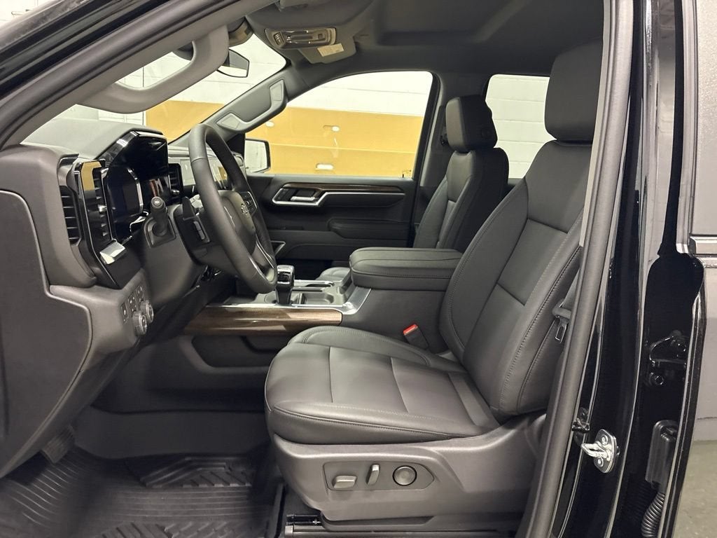 2026 Chevrolet Silverado 1500 RST Crew Cab Short Box 4WD