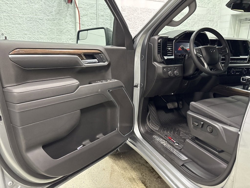 2026 Chevrolet Silverado 1500 RST Crew Cab Short Box 4WD