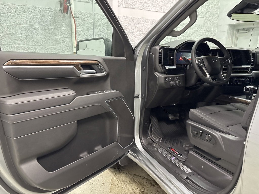 2026 Chevrolet Silverado 1500 RST Crew Cab Short Box 4WD