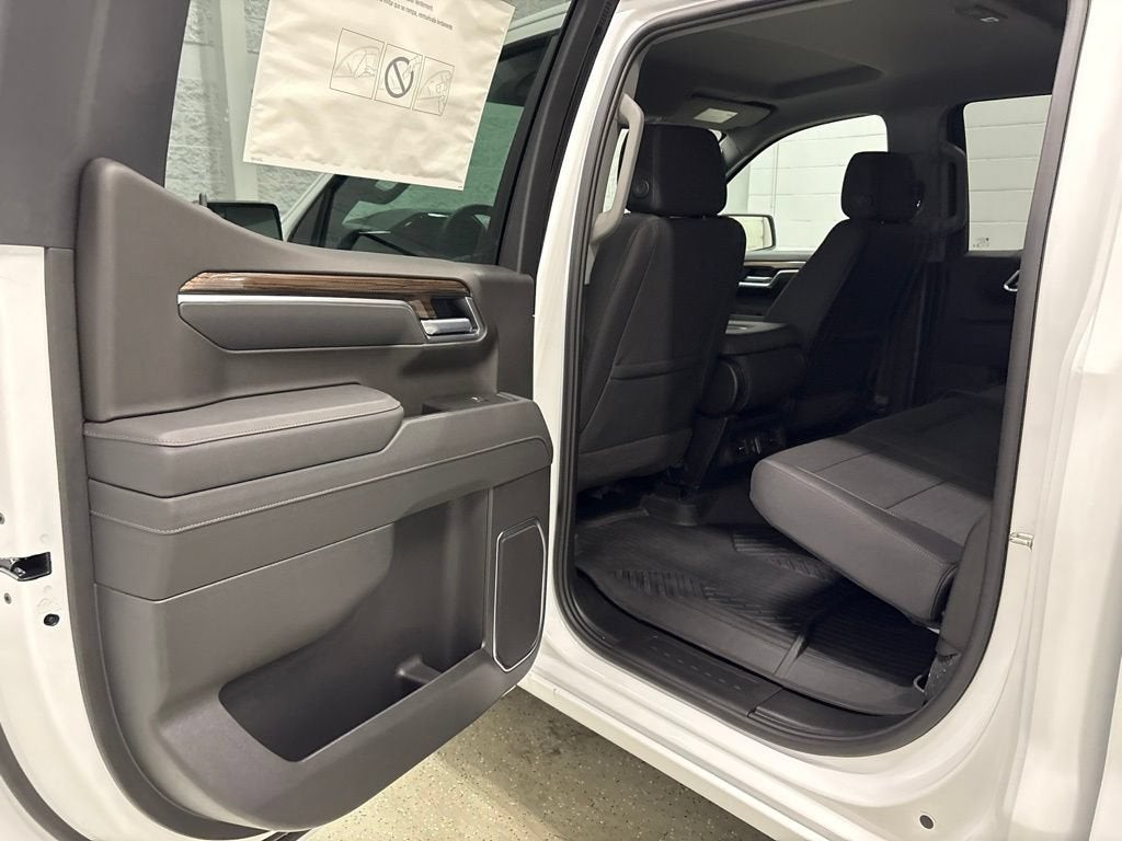2026 Chevrolet Silverado 1500 RST Crew Cab Short Box 4WD