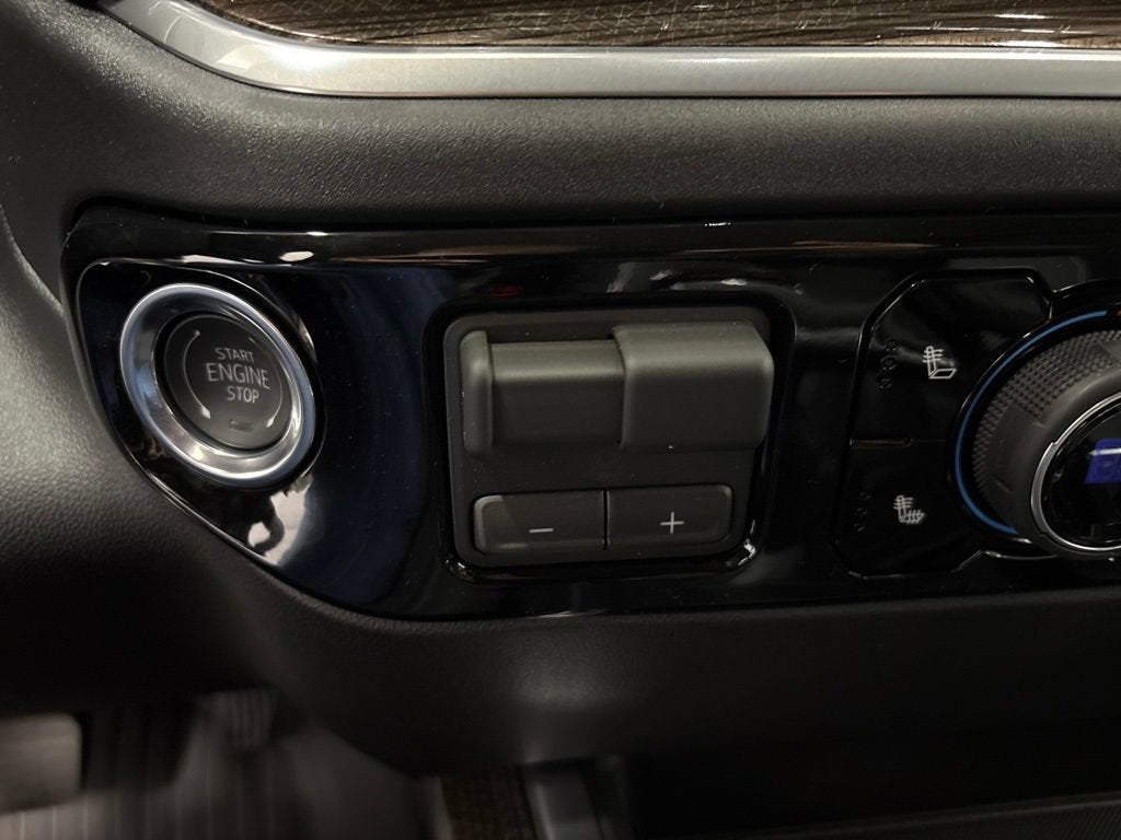 2026 Chevrolet Silverado 1500 RST Crew Cab Short Box 4WD