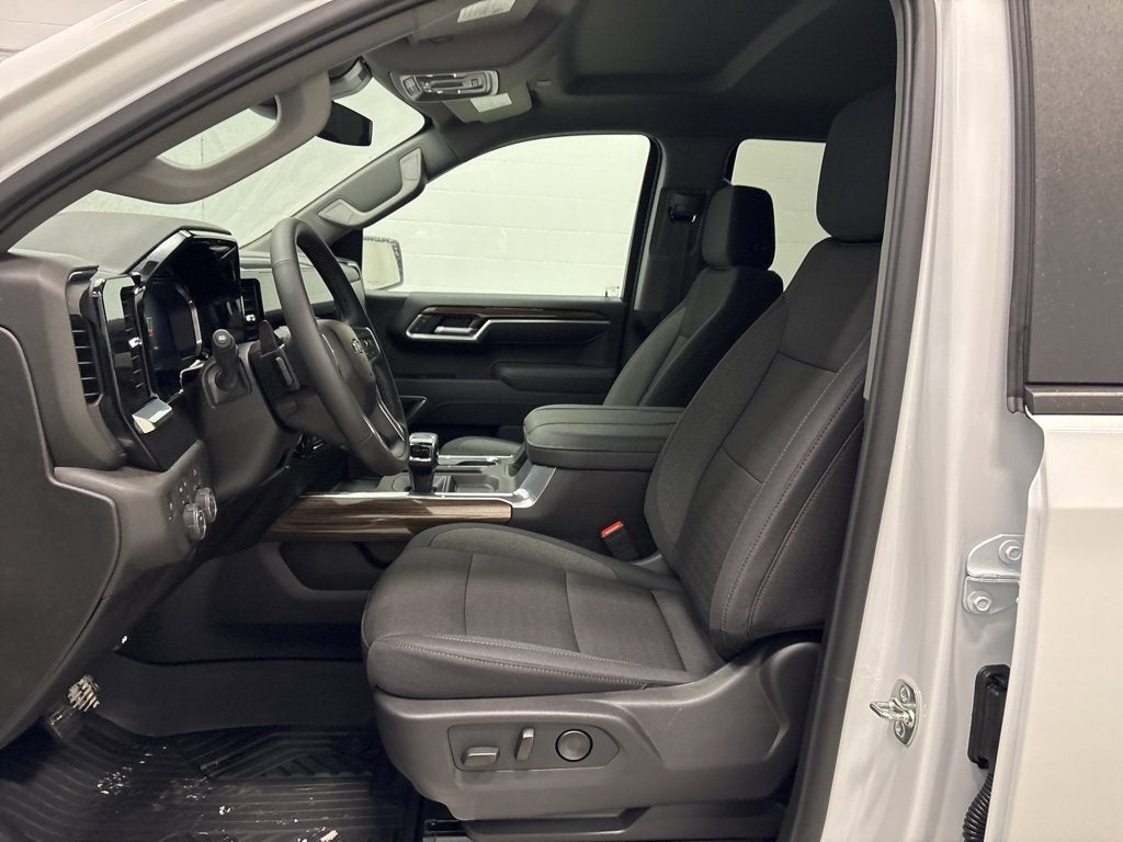 2026 Chevrolet Silverado 1500 RST Crew Cab Short Box 4WD