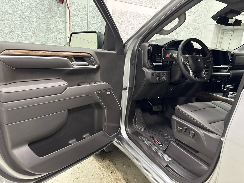 2026 Chevrolet Silverado 1500 RST Crew Cab Short Box 4WD