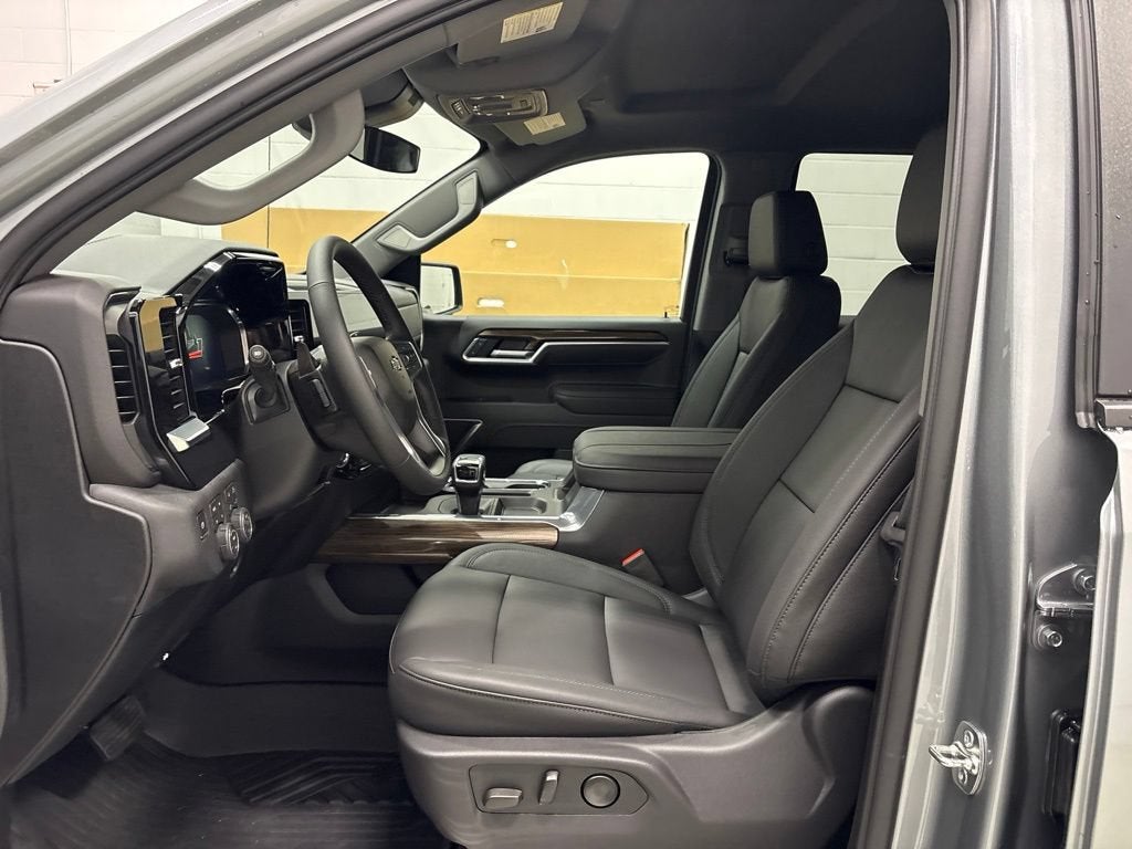 2026 Chevrolet Silverado 1500 RST Crew Cab Short Box 4WD
