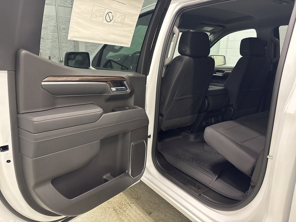 2026 Chevrolet Silverado 1500 RST Crew Cab Short Box 4WD