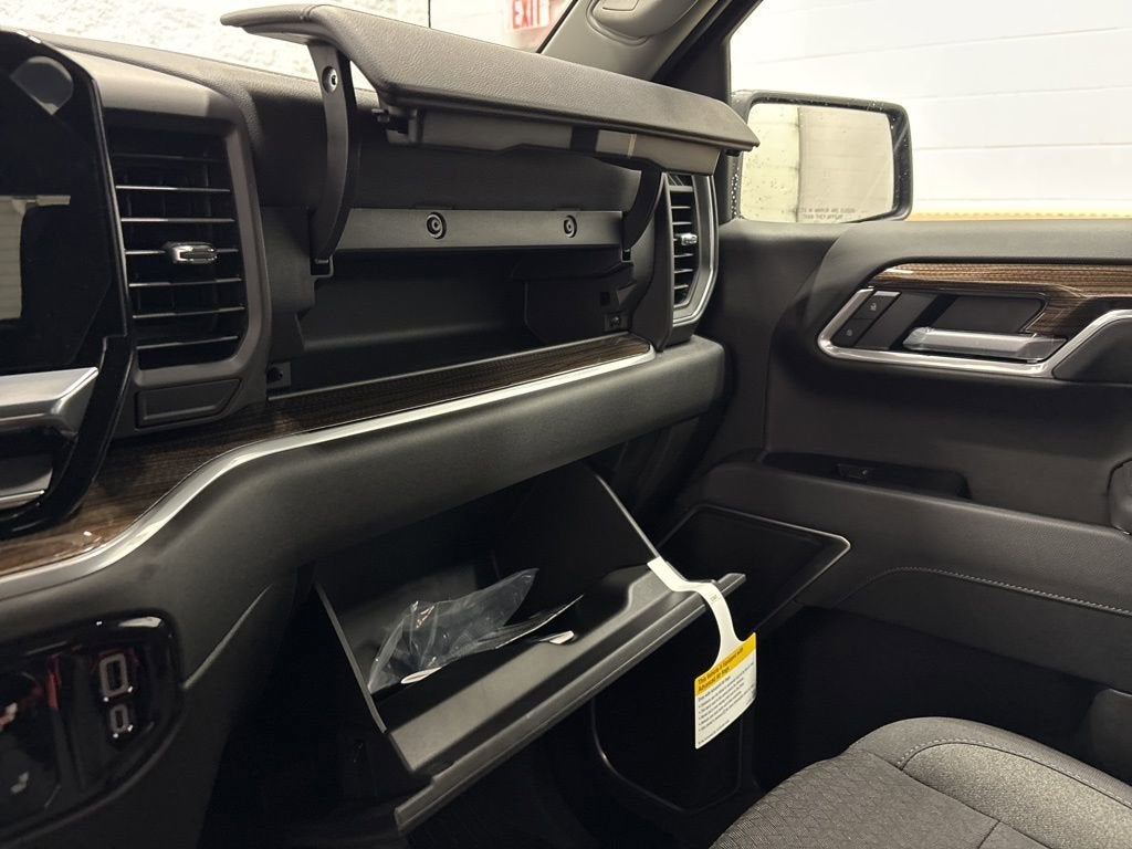 2026 Chevrolet Silverado 1500 RST Crew Cab Short Box 4WD