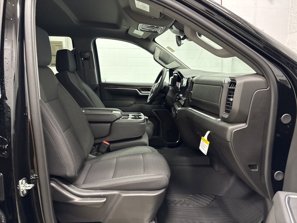 2026 Chevrolet Silverado 1500 RST Crew Cab Short Box 4WD