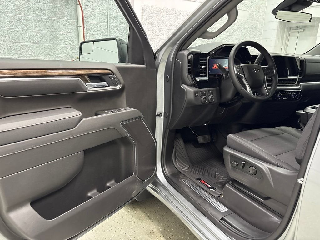 2026 Chevrolet Silverado 1500 RST Crew Cab Short Box 4WD