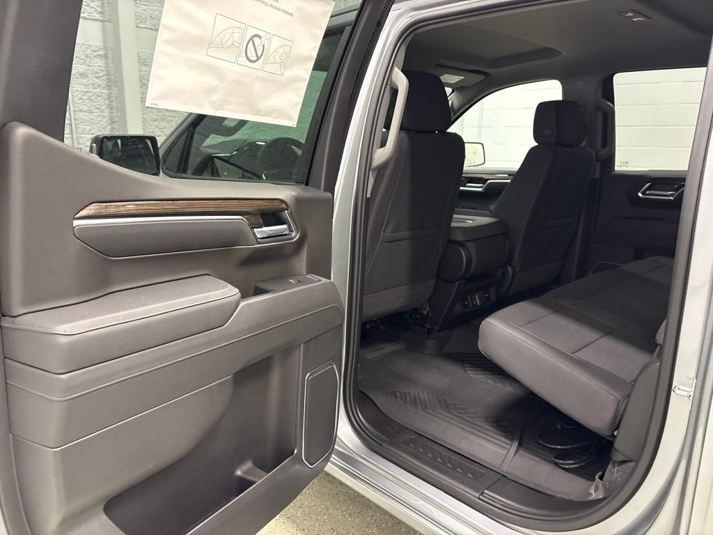 2026 Chevrolet Silverado 1500 RST Crew Cab Short Box 4WD