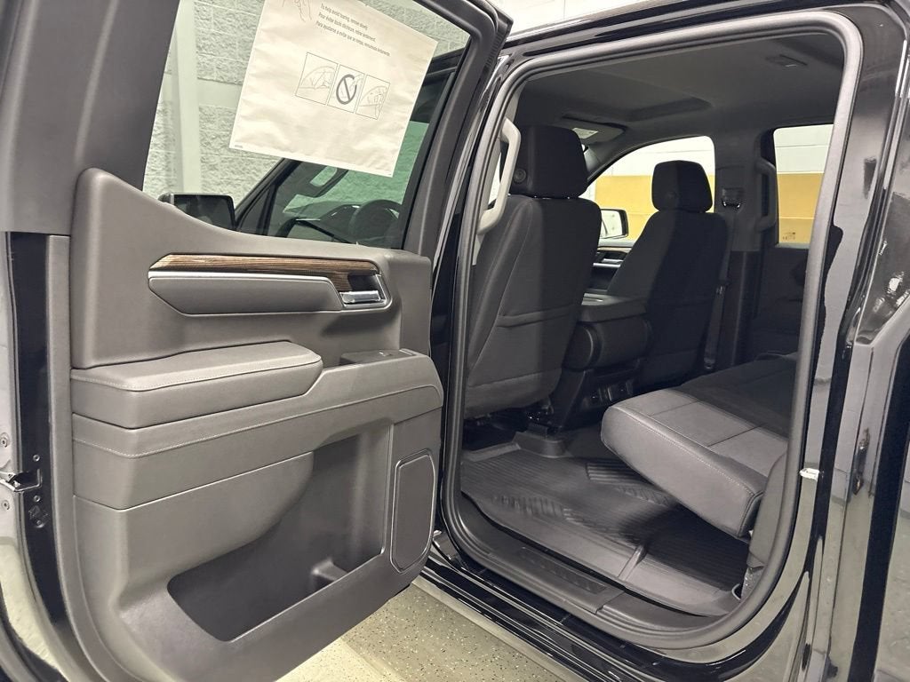 2026 Chevrolet Silverado 1500 RST Crew Cab Short Box 4WD