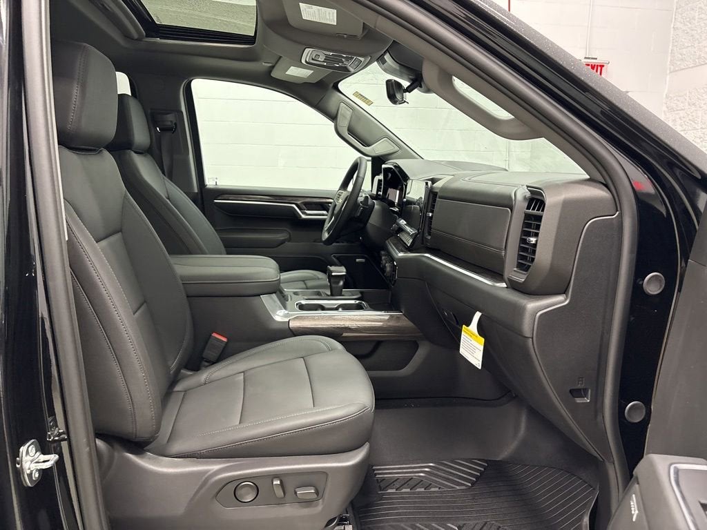2026 Chevrolet Silverado 1500 LTZ Crew Cab Short Box 4WD