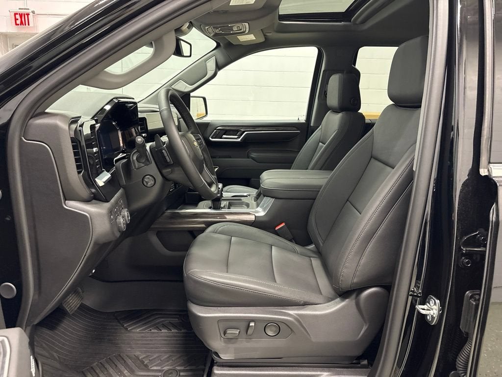 2026 Chevrolet Silverado 1500 LTZ Crew Cab Short Box 4WD