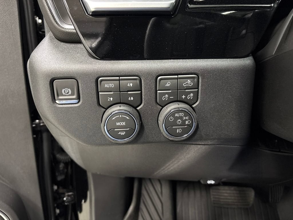 2026 Chevrolet Silverado 1500 LTZ Crew Cab Short Box 4WD