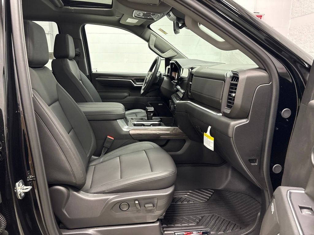 2026 Chevrolet Silverado 1500 LTZ Crew Cab Short Box 4WD