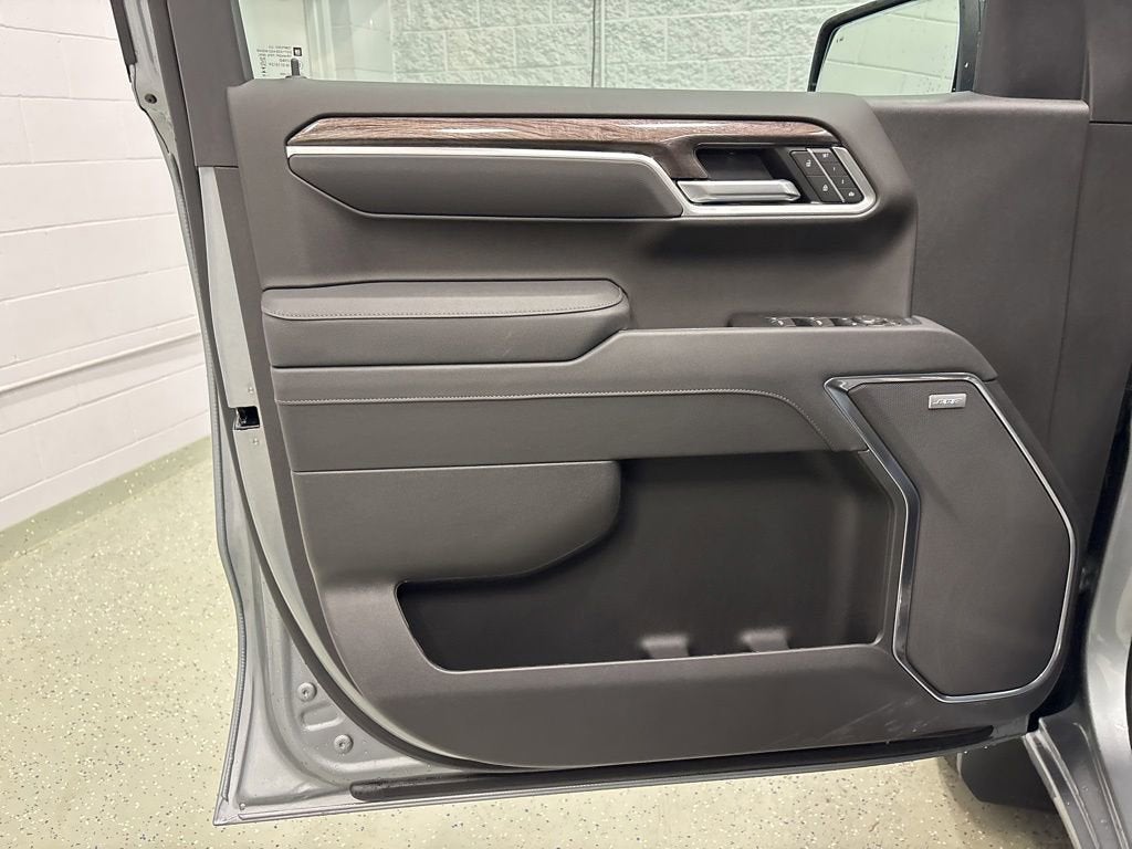 2026 Chevrolet Silverado 1500 LTZ Crew Cab Short Box 4WD