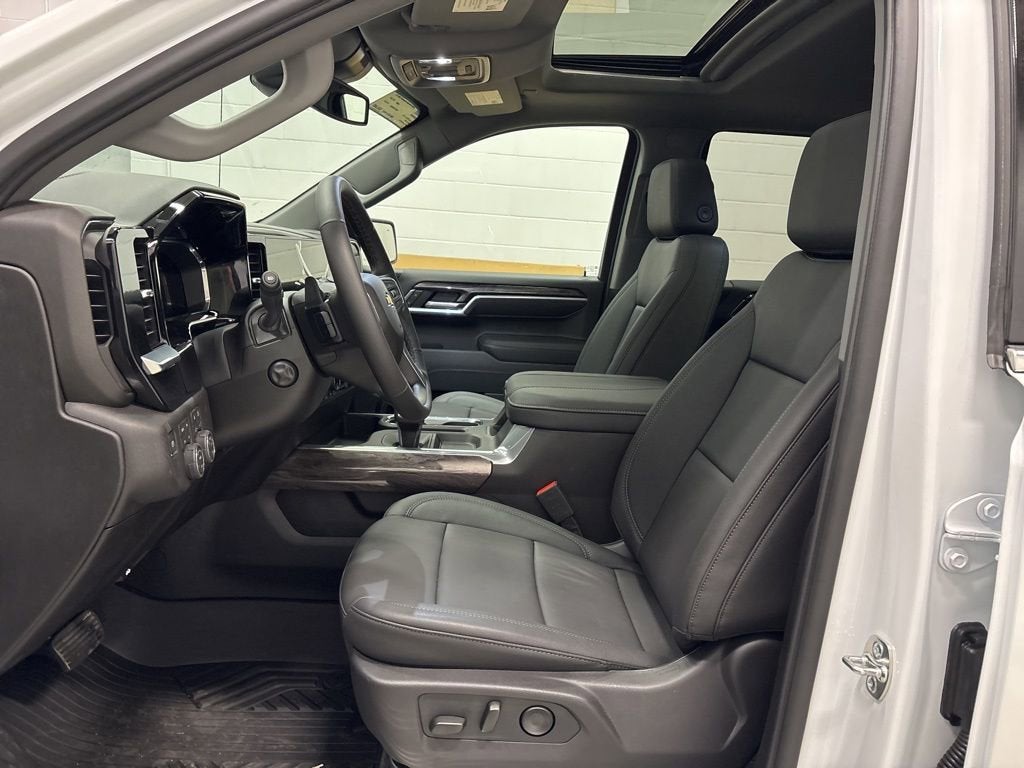 2026 Chevrolet Silverado 1500 LTZ Crew Cab Short Box 4WD