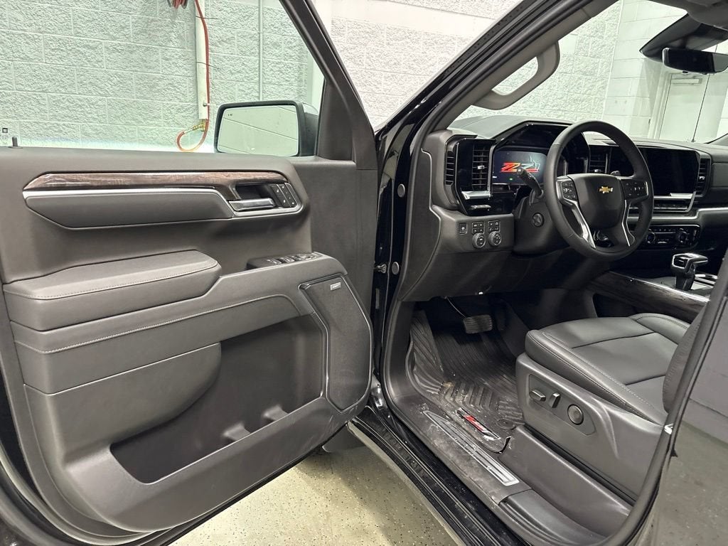 2026 Chevrolet Silverado 1500 LTZ Crew Cab Short Box 4WD