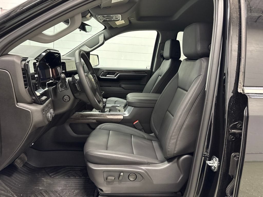 2026 Chevrolet Silverado 1500 LTZ Crew Cab Short Box 4WD