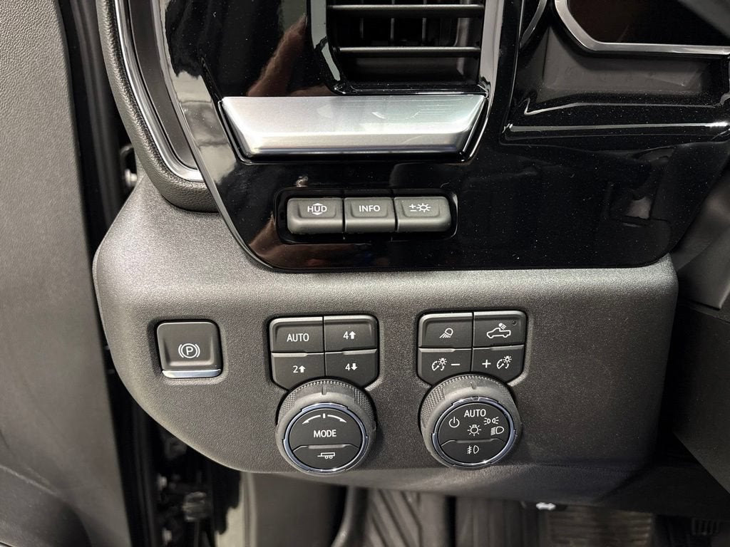 2026 Chevrolet Silverado 1500 LTZ Crew Cab Short Box 4WD
