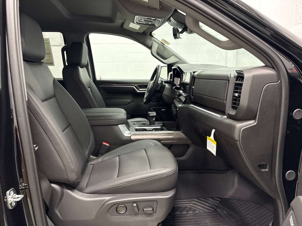 2026 Chevrolet Silverado 1500 LTZ Crew Cab Short Box 4WD