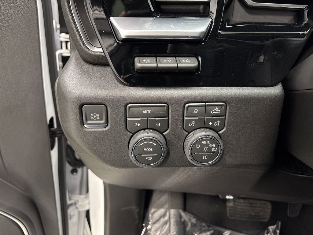 2026 Chevrolet Silverado 1500 LTZ Crew Cab Short Box 4WD