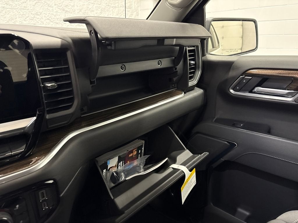 2026 Chevrolet Silverado 1500 LT (2FL) Crew Cab Short Box 4WD