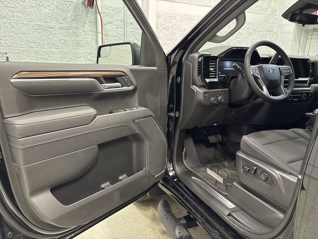 2026 Chevrolet Silverado 1500 RST Crew Cab Short Box 4WD