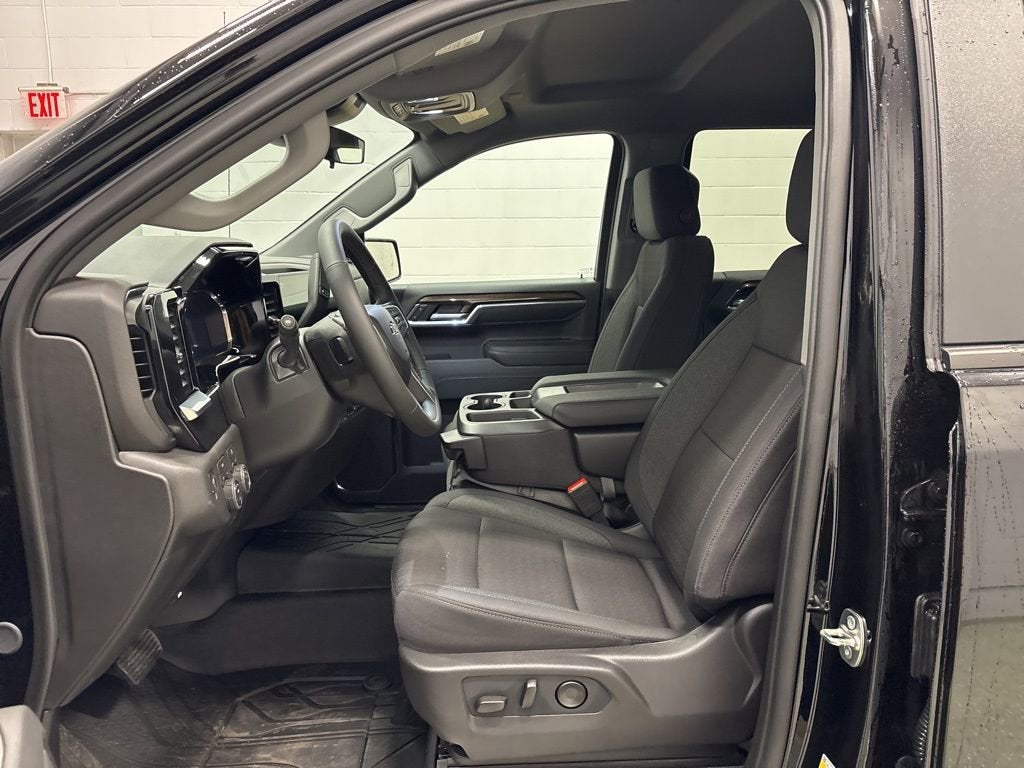 2026 Chevrolet Silverado 1500 RST Crew Cab Short Box 4WD