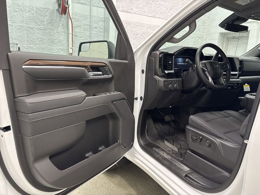 2026 Chevrolet Silverado 1500 RST Crew Cab Short Box 4WD