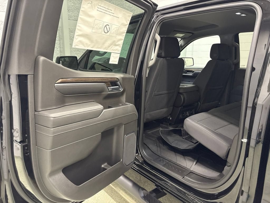 2026 Chevrolet Silverado 1500 RST Crew Cab Short Box 4WD