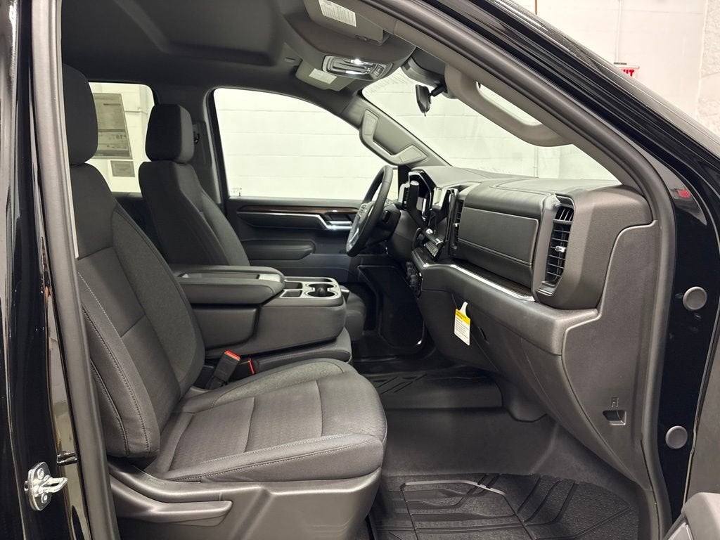 2026 Chevrolet Silverado 1500 RST Crew Cab Short Box 4WD