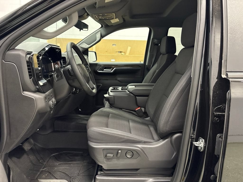 2026 Chevrolet Silverado 1500 RST Crew Cab Short Box 4WD