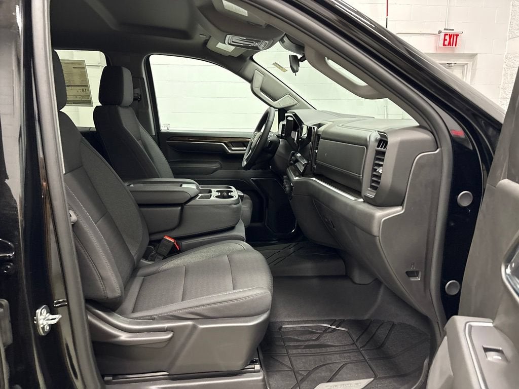 2026 Chevrolet Silverado 1500 RST Crew Cab Short Box 4WD