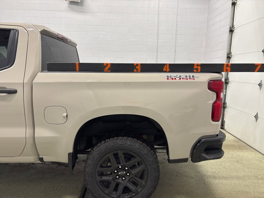 2026 Chevrolet Silverado 1500 Custom Trail Boss Crew Cab Short Box 4WD
