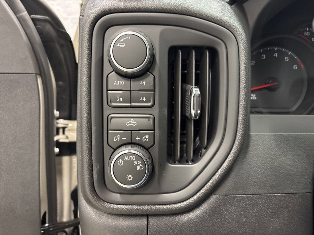 2026 Chevrolet Silverado 1500 Custom Trail Boss Crew Cab Short Box 4WD