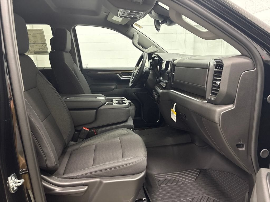 2026 Chevrolet Silverado 1500 LT Crew Cab Short Box 4WD