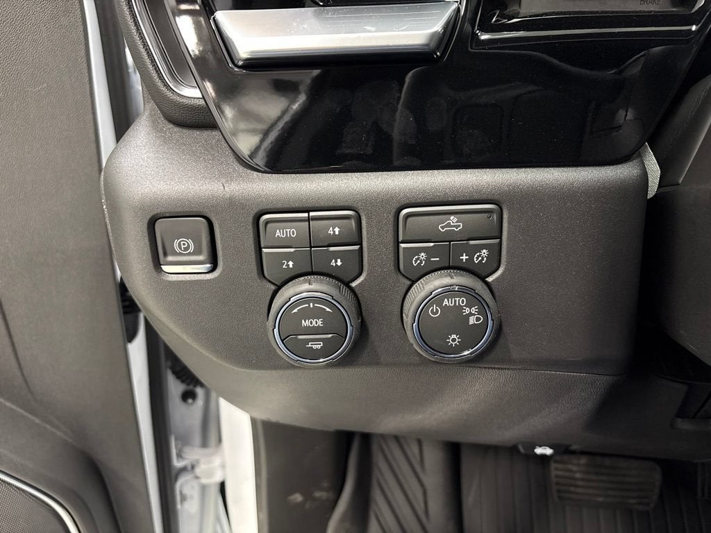 2026 Chevrolet Silverado 1500 LT Crew Cab Short Box 4WD