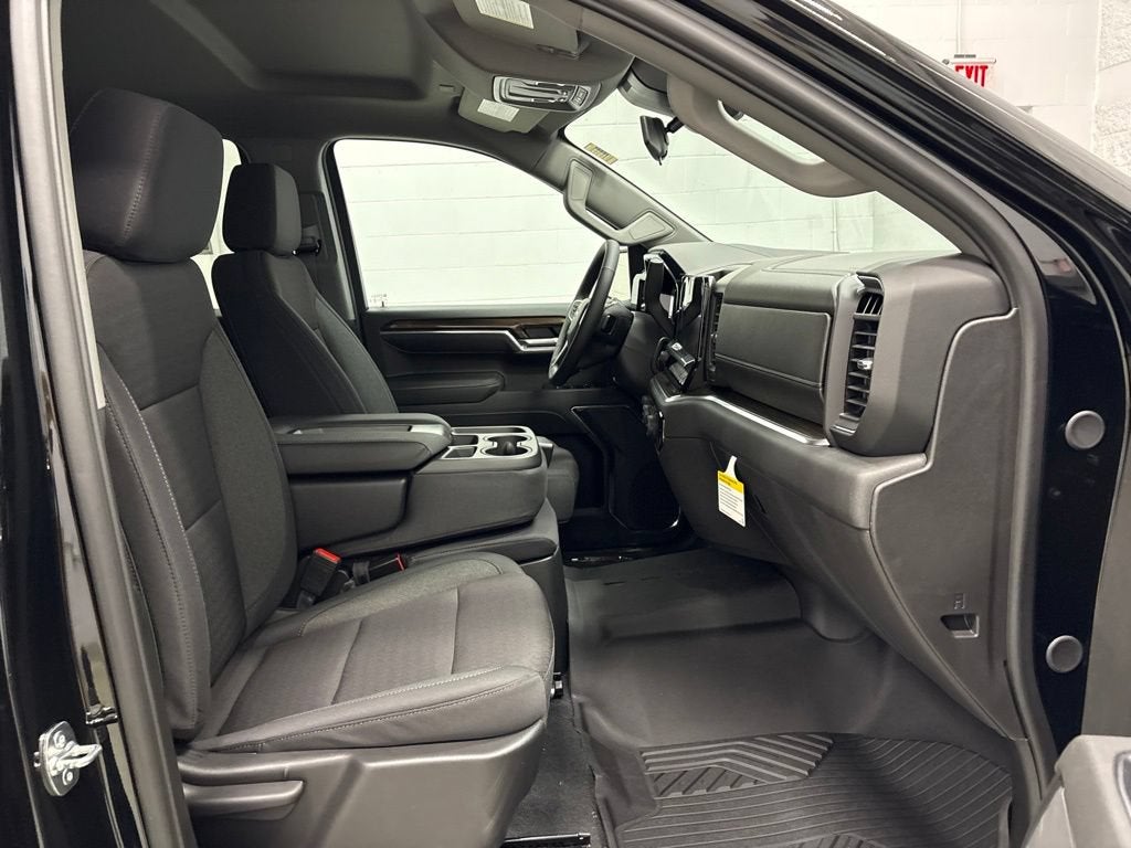 2026 Chevrolet Silverado 1500 RST Crew Cab Short Box 4WD