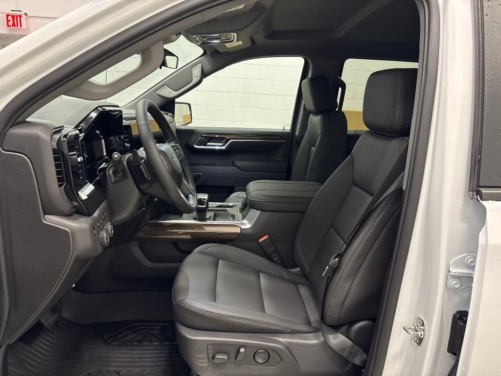 2026 Chevrolet Silverado 1500 RST Crew Cab Short Box 4WD
