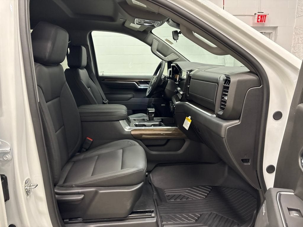2026 Chevrolet Silverado 1500 RST Crew Cab Short Box 4WD