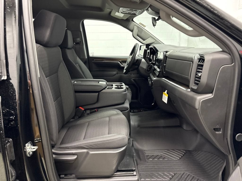 2026 Chevrolet Silverado 1500 RST Crew Cab Short Box 4WD