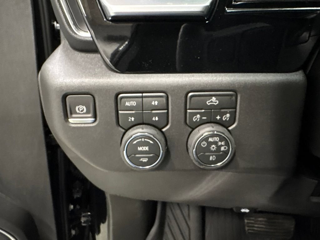 2026 Chevrolet Silverado 1500 RST Crew Cab Short Box 4WD