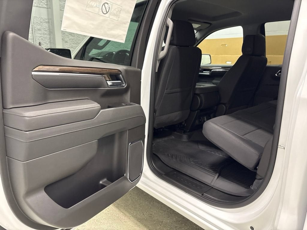 2026 Chevrolet Silverado 1500 RST Crew Cab Short Box 4WD