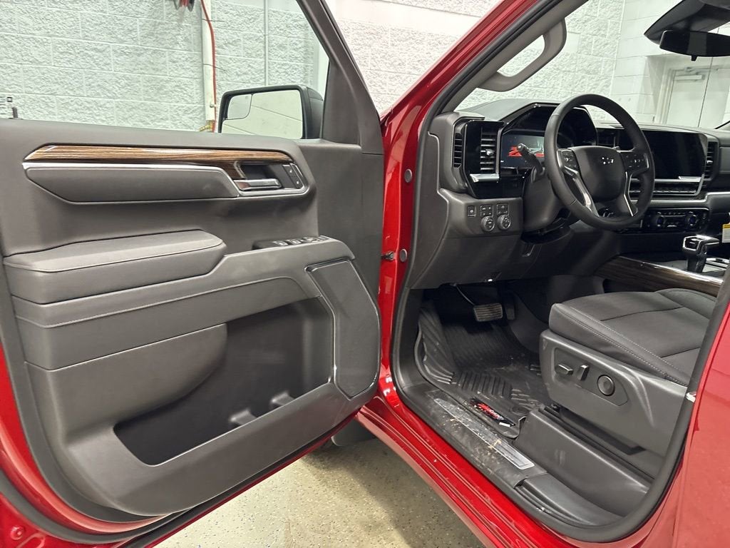 2026 Chevrolet Silverado 1500 RST Crew Cab Short Box 4WD