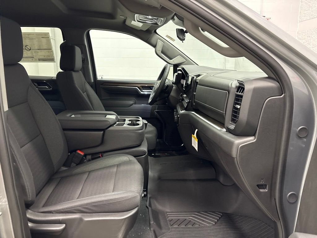 2026 Chevrolet Silverado 1500 RST Crew Cab Short Box 4WD