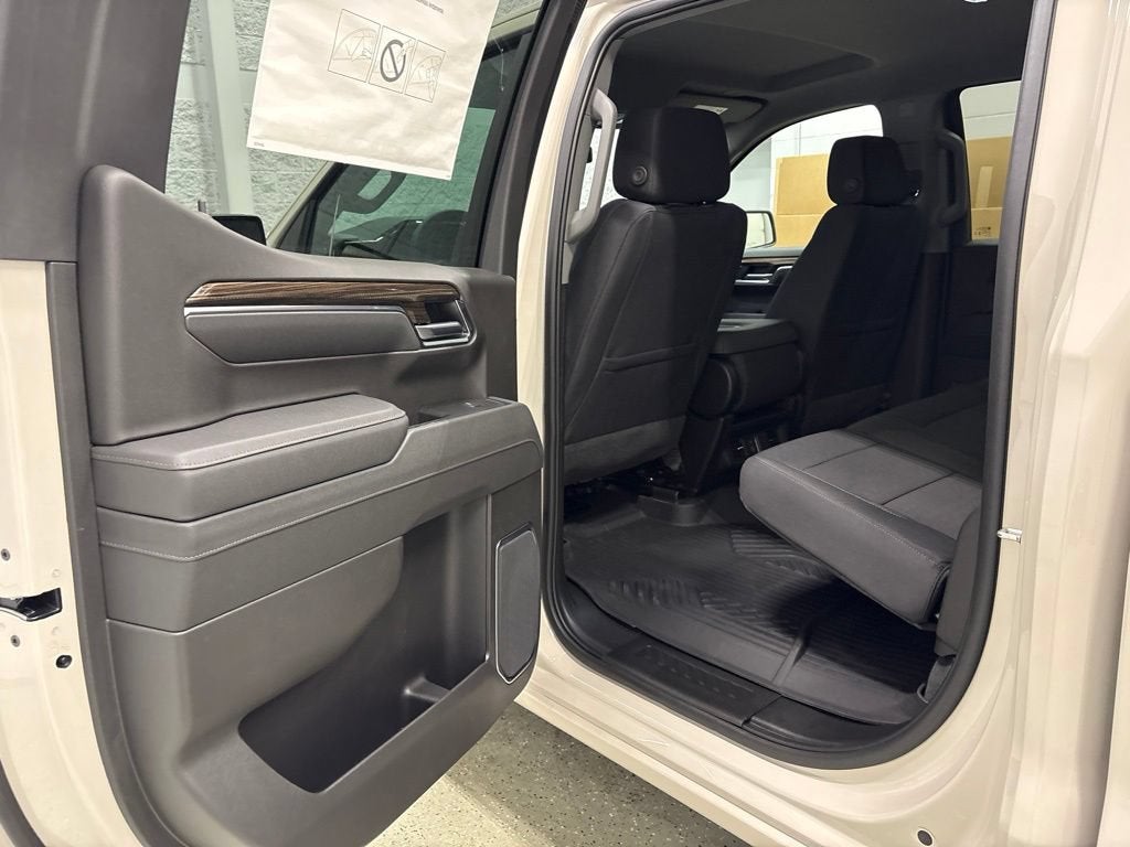 2026 Chevrolet Silverado 1500 RST Crew Cab Short Box 4WD